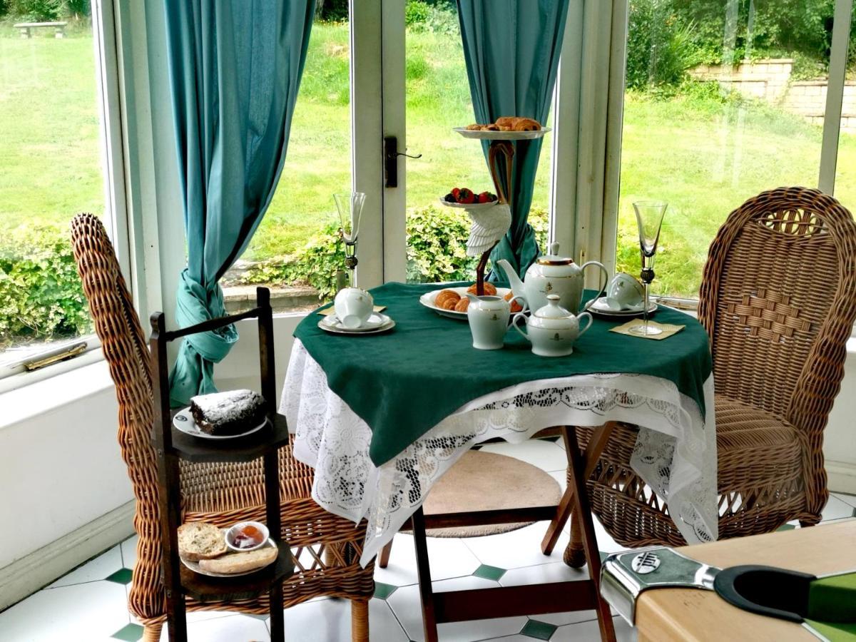 Peaceful Retreat Hideaway Surrey Apartment เอสเชอร์ ภายนอก รูปภาพ