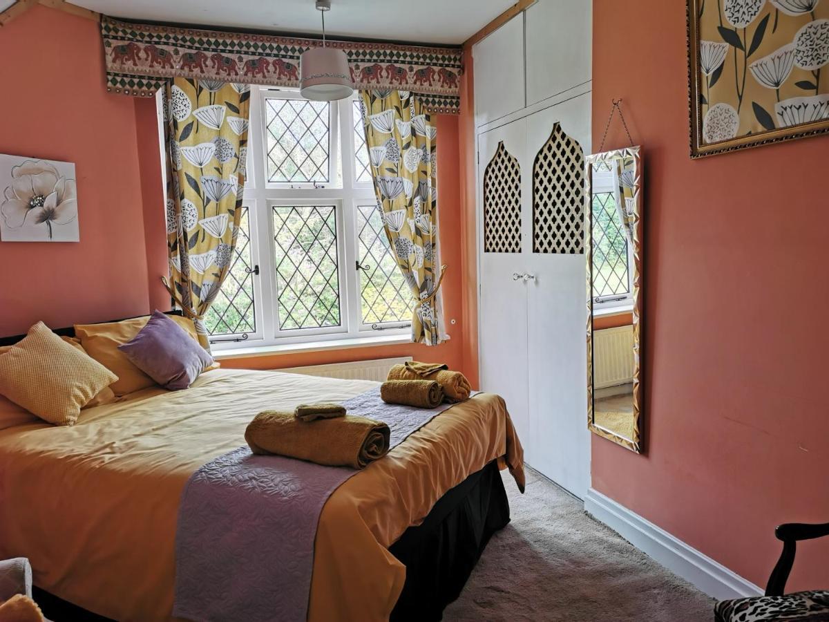 Peaceful Retreat Hideaway Surrey Apartment เอสเชอร์ ภายนอก รูปภาพ