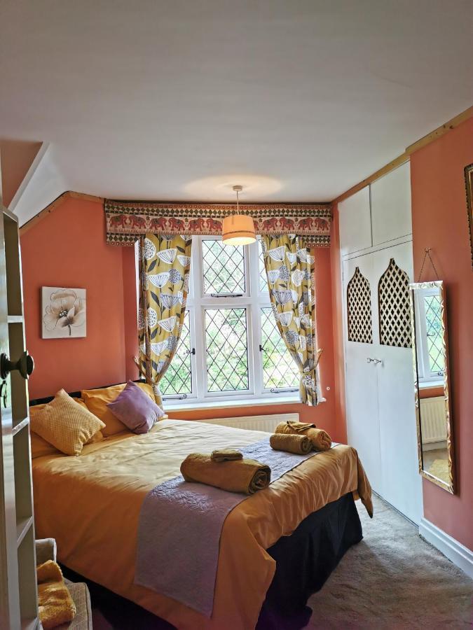 Peaceful Retreat Hideaway Surrey Apartment เอสเชอร์ ภายนอก รูปภาพ