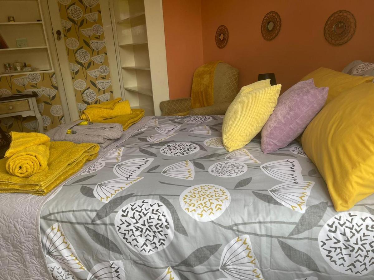 Peaceful Retreat Hideaway Surrey Apartment เอสเชอร์ ภายนอก รูปภาพ